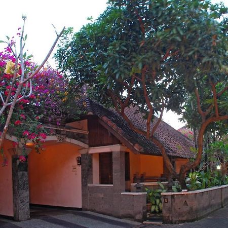 Hotel Taman Ayu 212 Denpasar Exterior foto